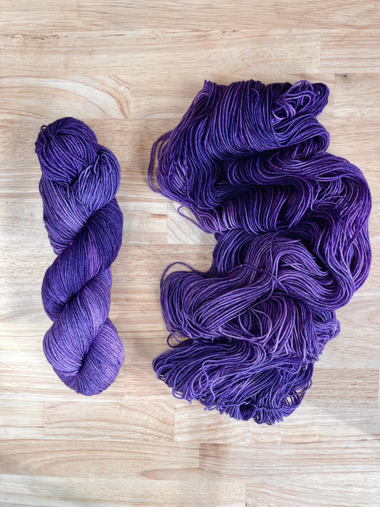 Hand dyed speckled tonal purple merino wool yarn